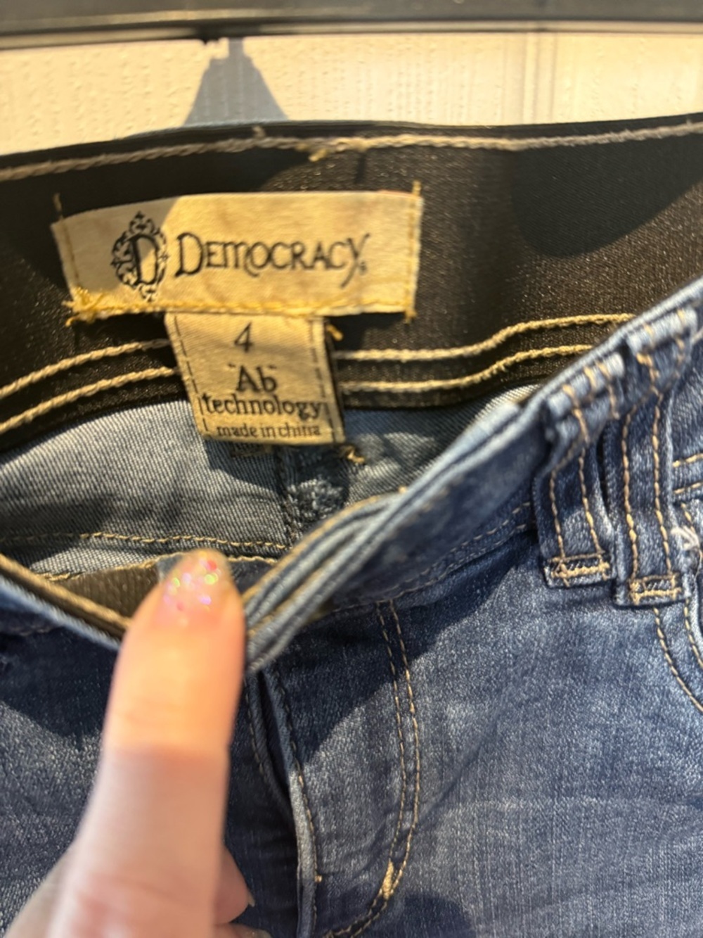Democracy Womens Size 4 Ab Technology Skinny Jeans Dark/Med Wash Frayed Hem - Picture 3 of 11